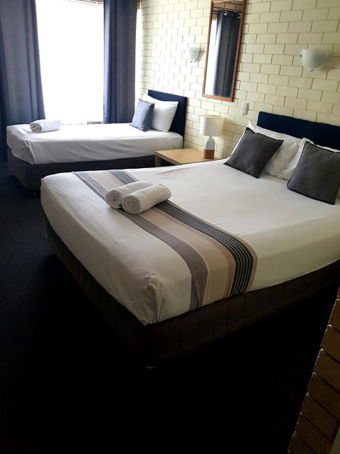 Twin Pines Motel - Accommodation Brisbane 3