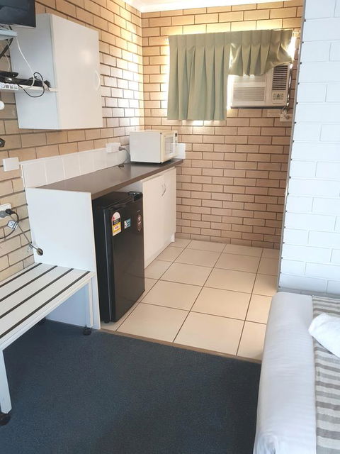 Twin Pines Motel - Accommodation Brisbane 12