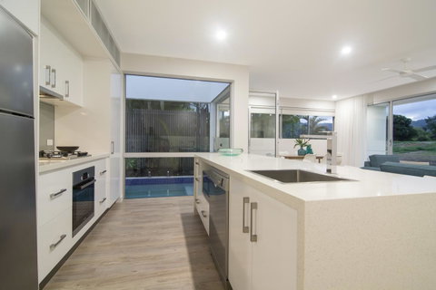 Pool Resort Port Douglas - Accommodation Brisbane 40