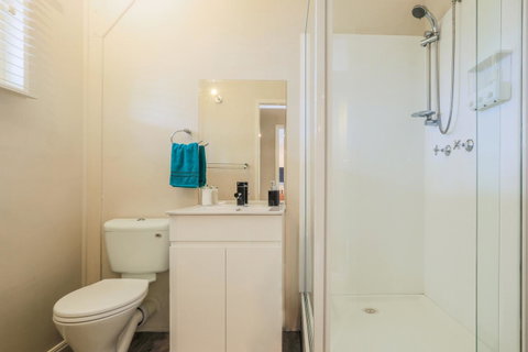 Bed & Breakfast 1 Bedroom Guest House - Accommodation Brisbane 6