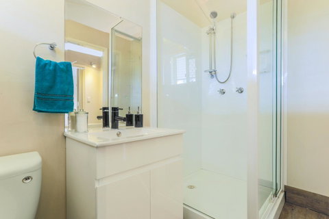 Bed & Breakfast 1 Bedroom Guest House - Accommodation Brisbane 7