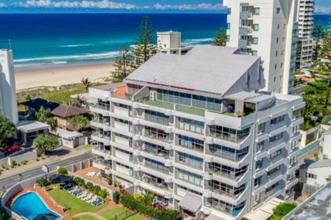 Surfers Chalet - Accommodation Brisbane 9
