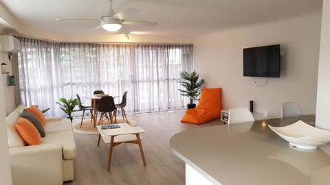 Surfers Chalet - Accommodation Brisbane 11