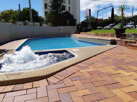 Surfers Chalet - Accommodation Brisbane 3
