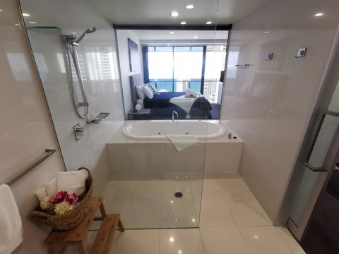 Circle Luxury Holidays - Accommodation Brisbane 11