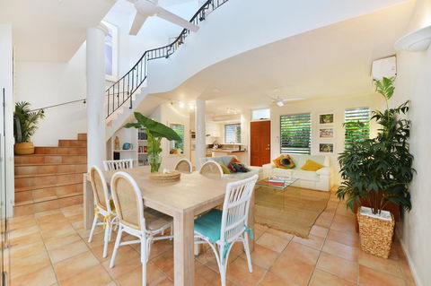 [ ANDY'S BEACH HOUSE ] - Accommodation Brisbane 10