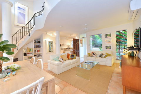 [ ANDY'S BEACH HOUSE ] - Accommodation Brisbane 13