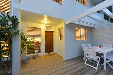 [ ANDY'S BEACH HOUSE ] - Accommodation Brisbane 7