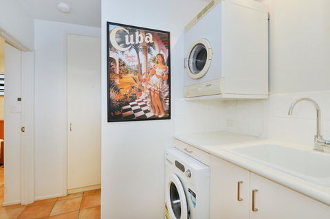 [ ANDY'S BEACH HOUSE ] - Accommodation Brisbane 30