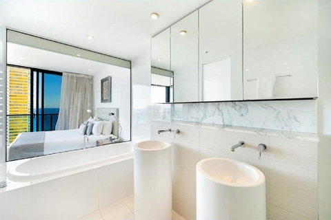 Oracle Resort Broadbeach - Gclr - Accommodation Brisbane 2
