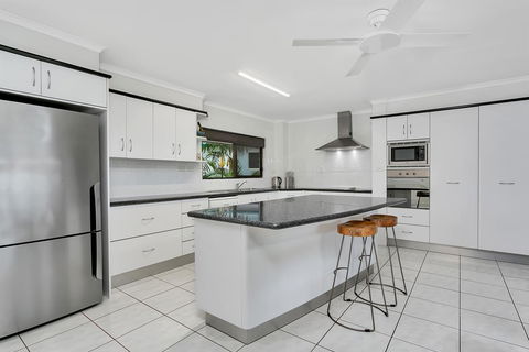 Roydon Beachfront Apartments - Accommodation Brisbane 25