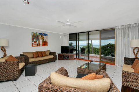 Roydon Beachfront Apartments - Accommodation Brisbane 4