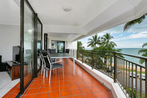 Roydon Beachfront Apartments - Accommodation Brisbane 0