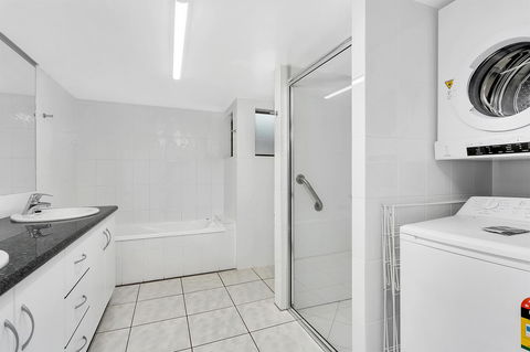 Roydon Beachfront Apartments - Accommodation Brisbane 24