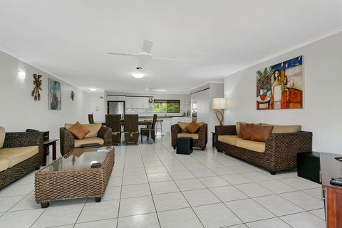 Roydon Beachfront Apartments - Accommodation Brisbane 1