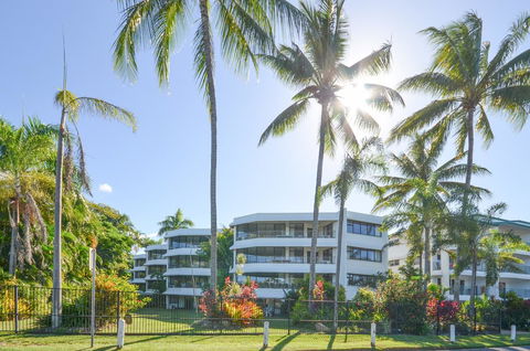 Roydon Beachfront Apartments - Accommodation Brisbane 28
