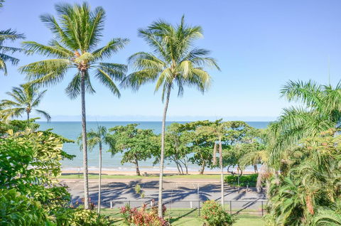 Roydon Beachfront Apartments - Accommodation Brisbane 9