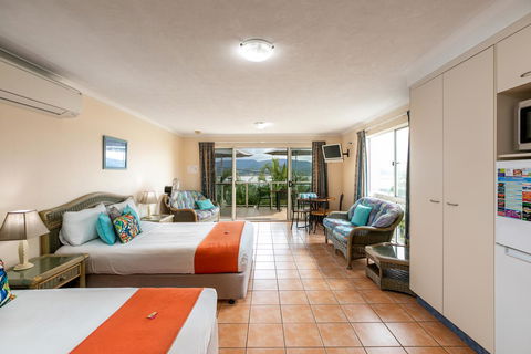 Sunlit Waters Studio Apartments - Accommodation Brisbane 39
