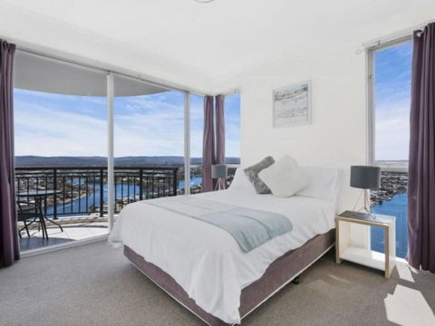 Beach Stay - Ocean & Riverview Resort Chevron Renaissance Central Surfers Paradise - Accommodation Brisbane 1