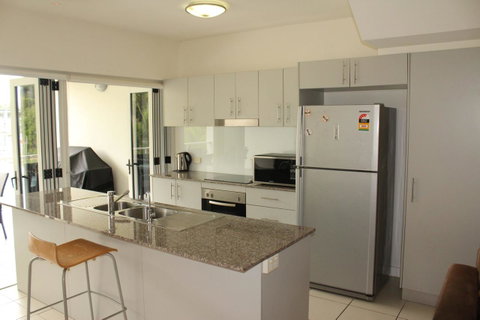 Beachside Apartment 17 - Accommodation Brisbane 4