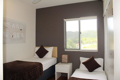 Beachside Apartment 17 - Accommodation Brisbane 3