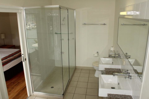 Beachside Apartment 17 - Accommodation Brisbane 10
