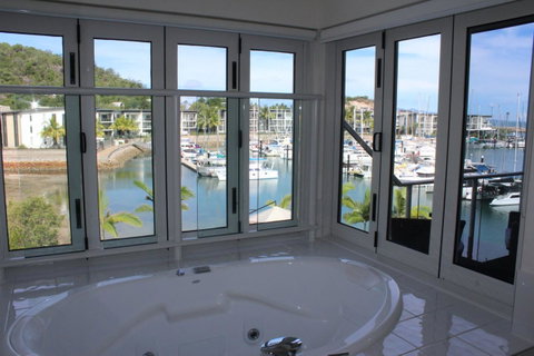 Beachside Apartment 17 - Accommodation Brisbane 1