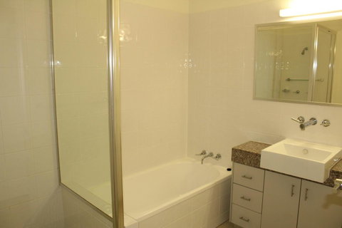 Beachside Apartment 17 - Accommodation Brisbane 5