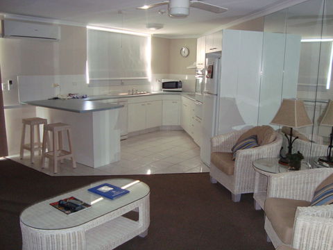 Grosvenor Beachfront Apartments Surfers Paradise - Accommodation Brisbane 14