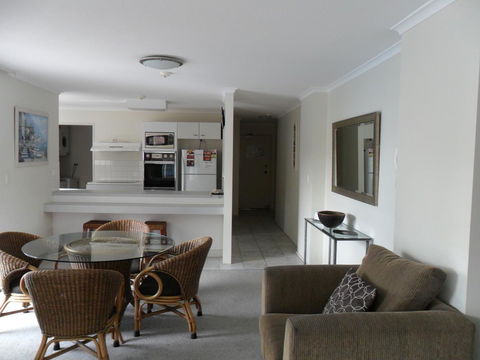 Grosvenor Beachfront Apartments Surfers Paradise - Accommodation Brisbane 5