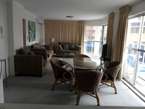 Grosvenor Beachfront Apartments Surfers Paradise - Accommodation Brisbane 23