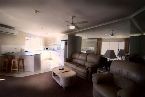 Grosvenor Beachfront Apartments Surfers Paradise - Accommodation Brisbane 9