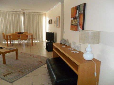 Grosvenor Beachfront Apartments Surfers Paradise - Accommodation Brisbane 10
