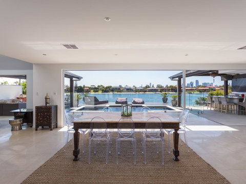 Rumrunner Resort - Accommodation Brisbane 1
