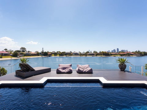 Rumrunner Resort - Accommodation Brisbane 0