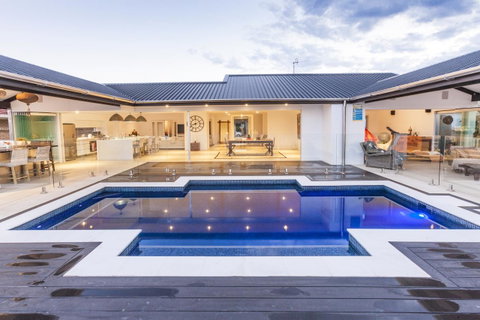 Rumrunner Resort - Accommodation Brisbane 3