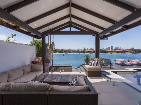 Rumrunner Resort - Accommodation Brisbane 5