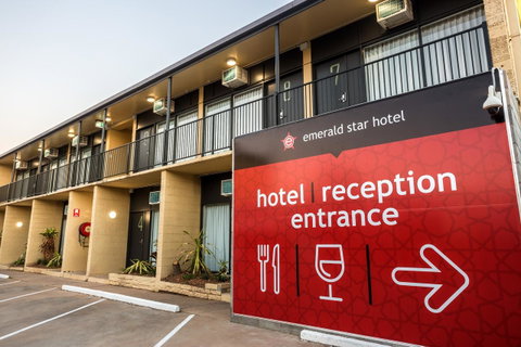 Nightcap At Emerald Star Hotel - Accommodation Brisbane 4