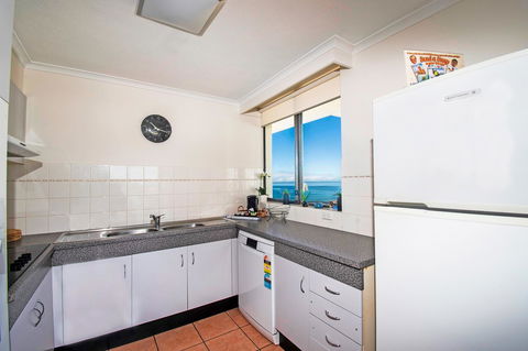 Seacrest Beachfront Apartments Surfers Paradise - Accommodation Brisbane 7