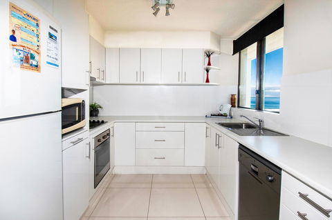Seacrest Beachfront Apartments Surfers Paradise - Accommodation Brisbane 23