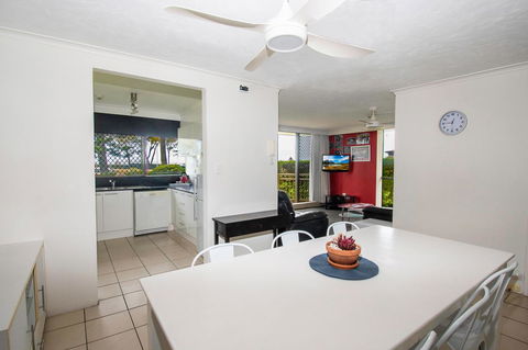 Seacrest Beachfront Apartments Surfers Paradise - Accommodation Brisbane 14