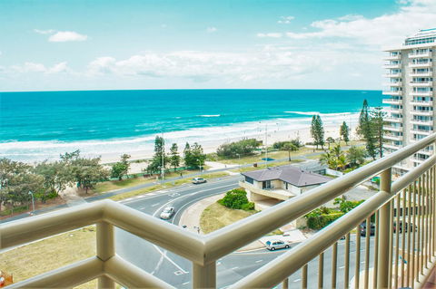 Seacrest Beachfront Apartments Surfers Paradise - Accommodation Brisbane 11