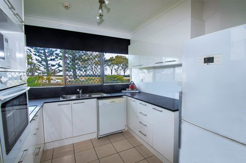 Seacrest Beachfront Apartments Surfers Paradise - Accommodation Brisbane 12