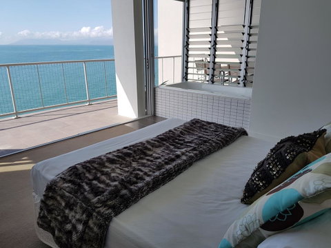 Penthouse On Bright Point - Accommodation Brisbane 6