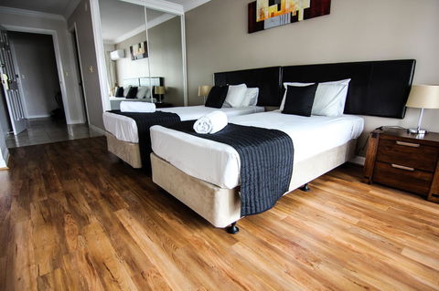 The Phoenician Resort - Accommodation Brisbane 3