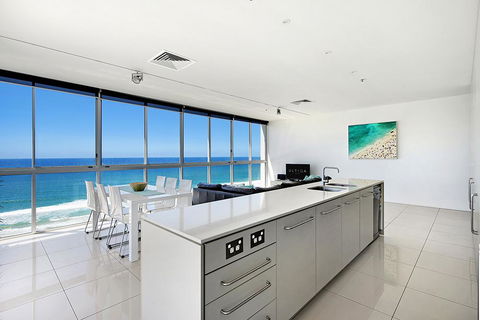 ULTIQA Air On Broadbeach - Accommodation Brisbane 1
