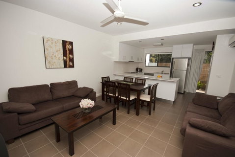 Woodville Beach Townhouse 5 - Accommodation Brisbane 1