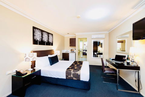 Ambassador On Ruthven - Accommodation Brisbane 13