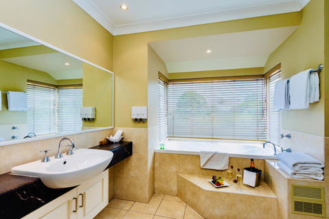 Ambassador On Ruthven - Accommodation Brisbane 21