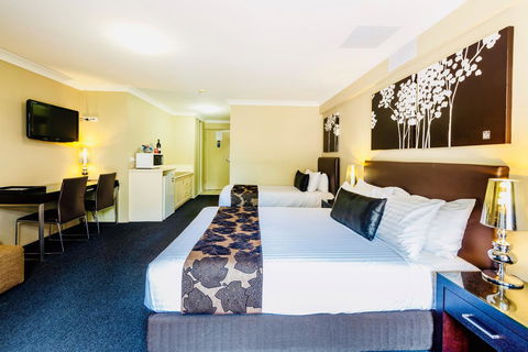 Ambassador On Ruthven - Accommodation Brisbane 3